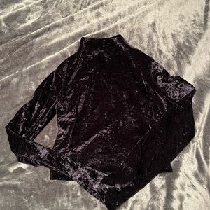 Lululemon mock neck crop top